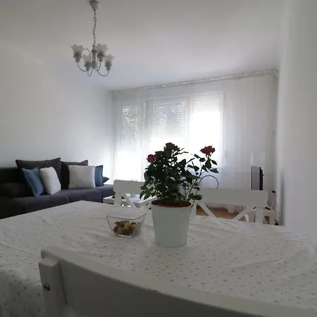 Sweet Apartment *